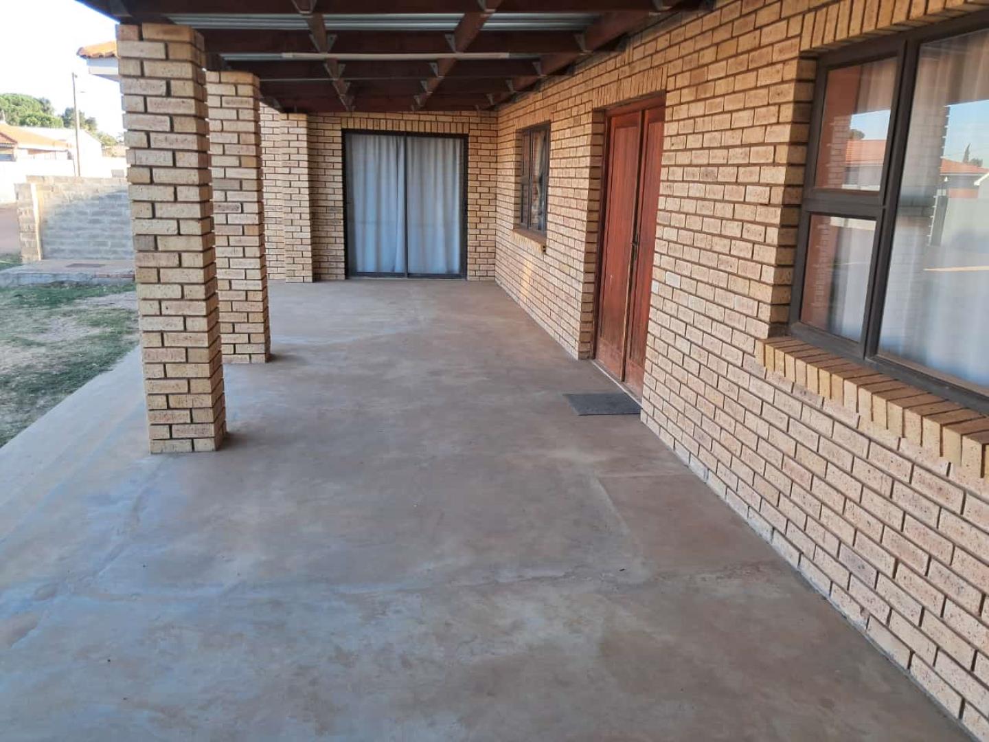 6 Bedroom House for Sale - Western Cape