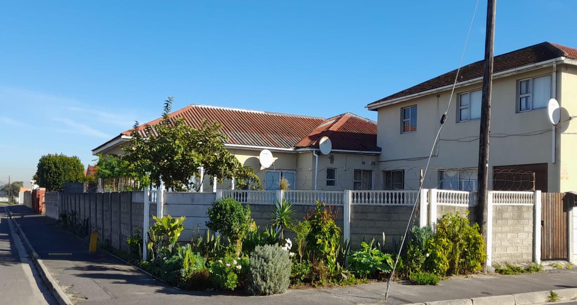 8 Bedroom House for Sale - Western Cape