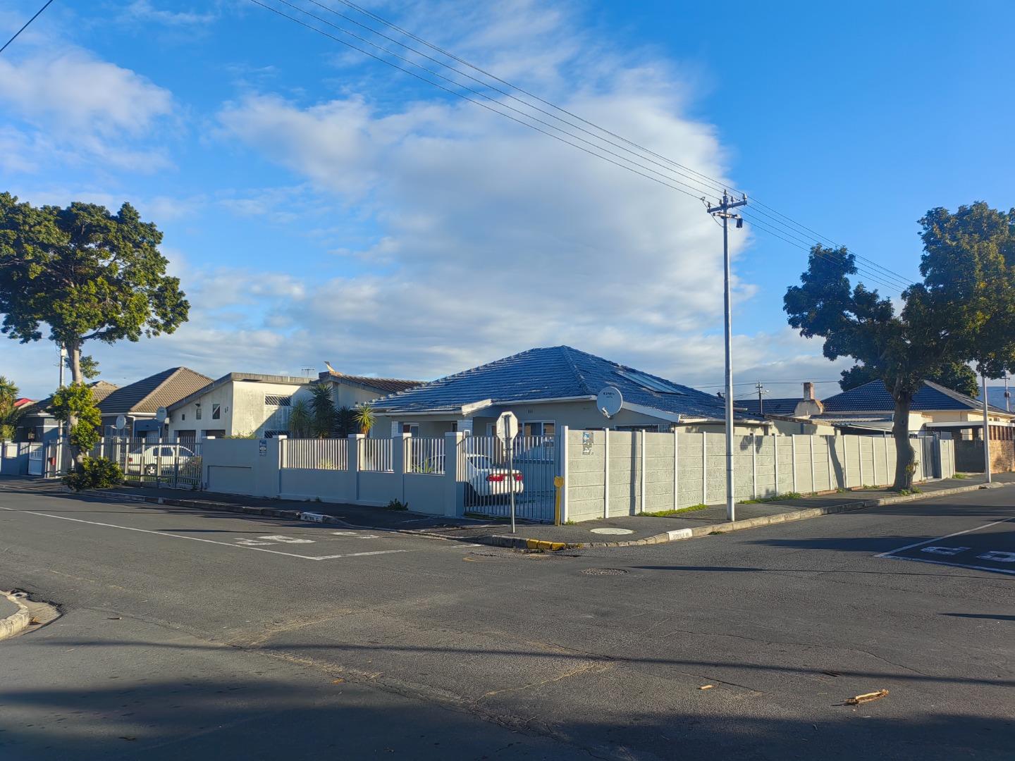 6 Bedroom House for Sale - Western Cape