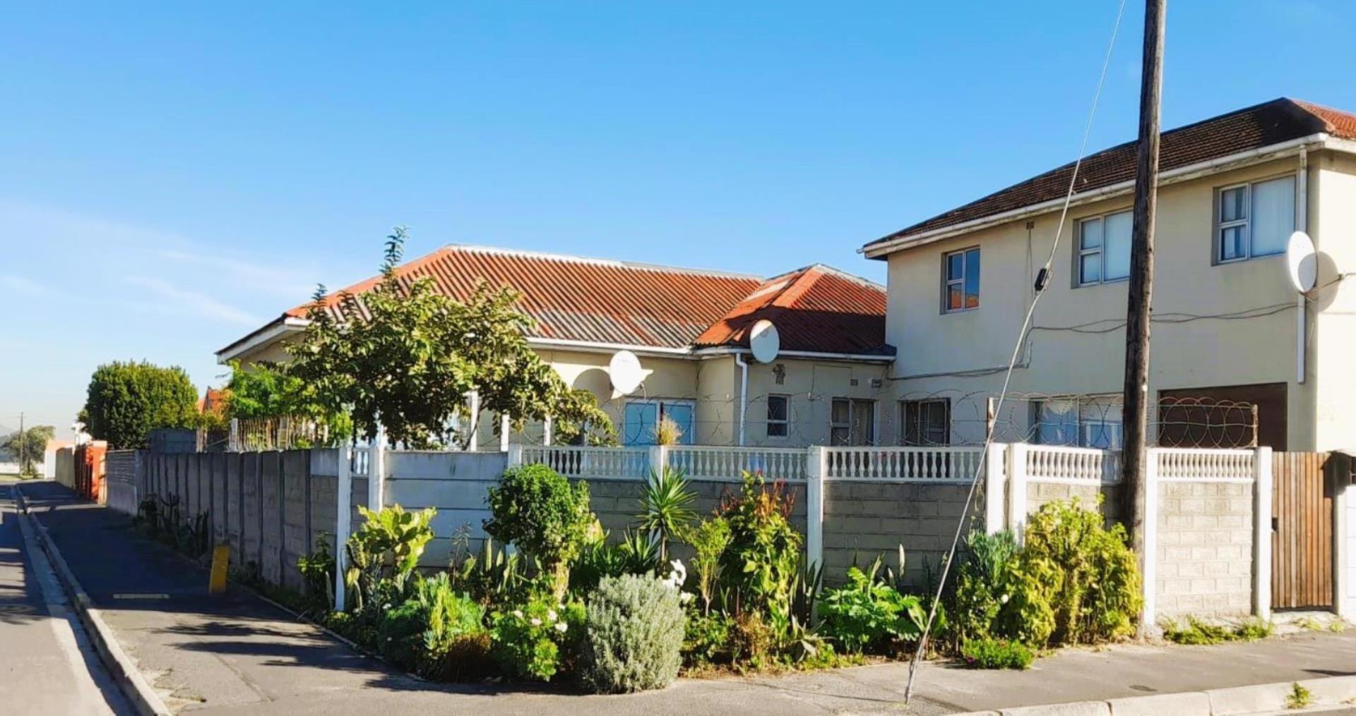 9 Bedroom House for Sale - Western Cape