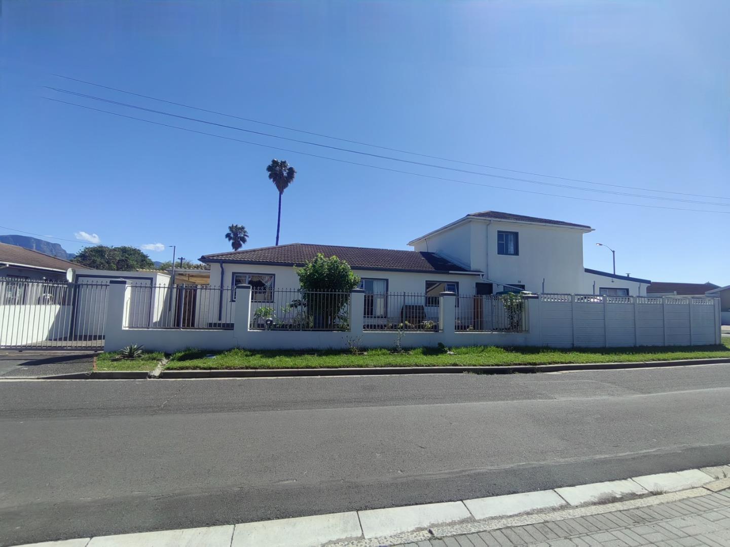 5 Bedroom House for Sale - Western Cape